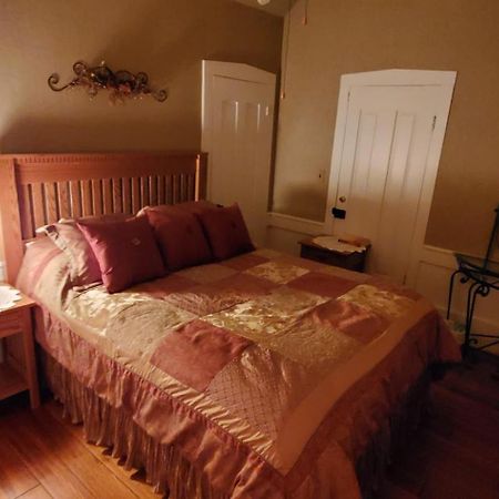 The Farmhouse Inn Guest House Nappanee Zewnętrze zdjęcie
