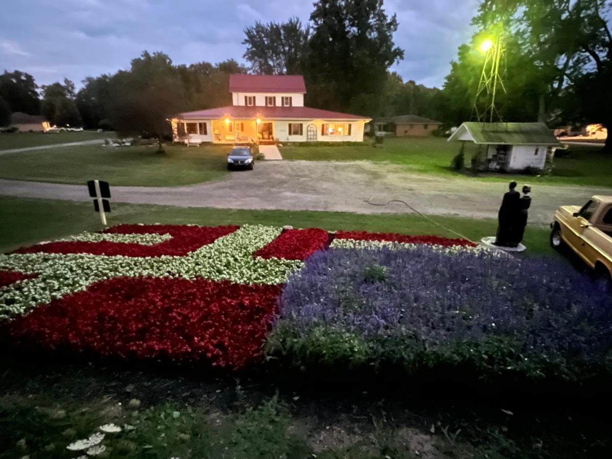 The Farmhouse Inn Guest House Nappanee Zewnętrze zdjęcie